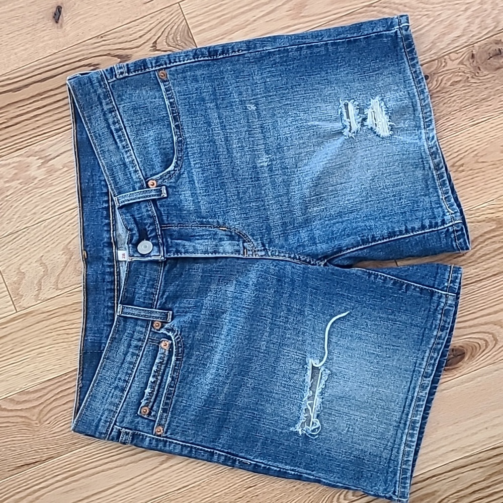 Levi's Midrise Distressed 5 Pocket Denim Shorts  Size 28.  Blue.  EUC